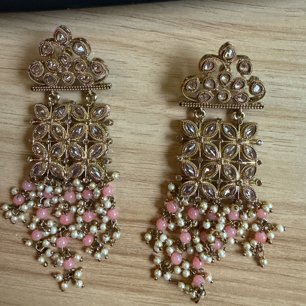 INDIAN Elegant Gold and Pink Chandelier Earrings